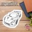 Tato samolepka zobrazuje moderní sportovní auto s aerodynamickým designem. Ideální pro fanoušky rychlých kol a adrenalinu – skvělý doplněk tvého plánování a diářových stránek.