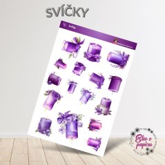 Samolepky zobrazují elegantní fialové svíčky zdobené květinami a jemnými dekoracemi. Každá svíčka má jemný plamen a je obklopená květinami nebo stužkami, což vytváří pocit klidu a harmonie. Barvy jsou jemné a přívětivé, což samolepkám dodává uklidňující atmosféru.
