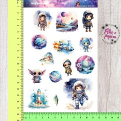 Samolepky zobrazují malého kosmonauta na jeho dobrodružství ve vesmíru – planety, rakety, mimozemské krajiny a vesmírné postavičky. Barevná paleta je hravá a snová, s výraznými fialovými a modrými tóny, které evokují tajemství a krásu vesmíru.