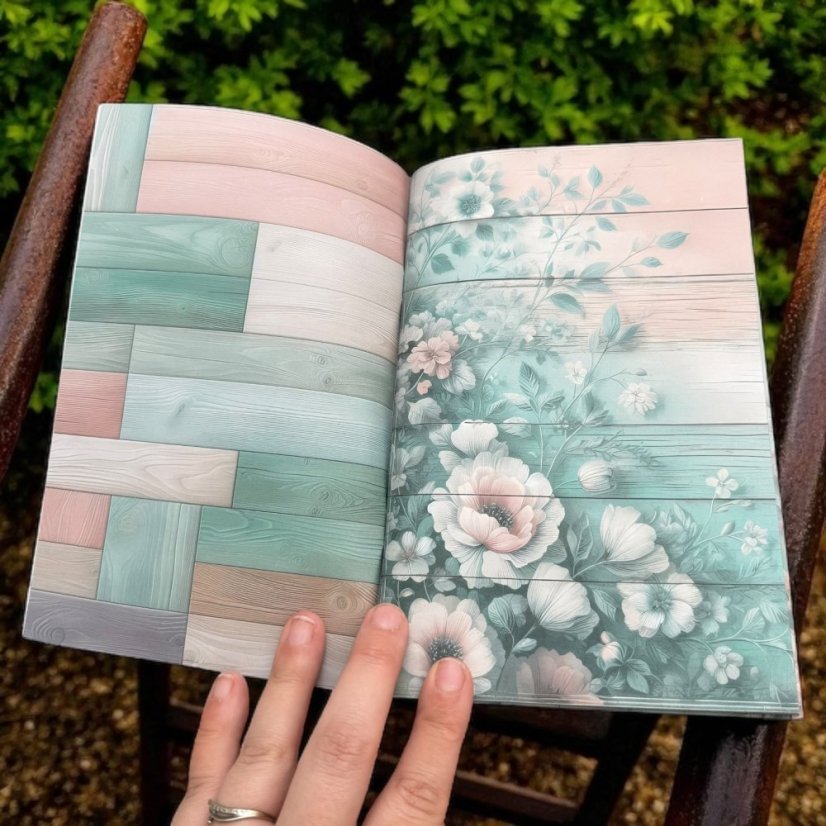 Pastelový sešit plný dřeva