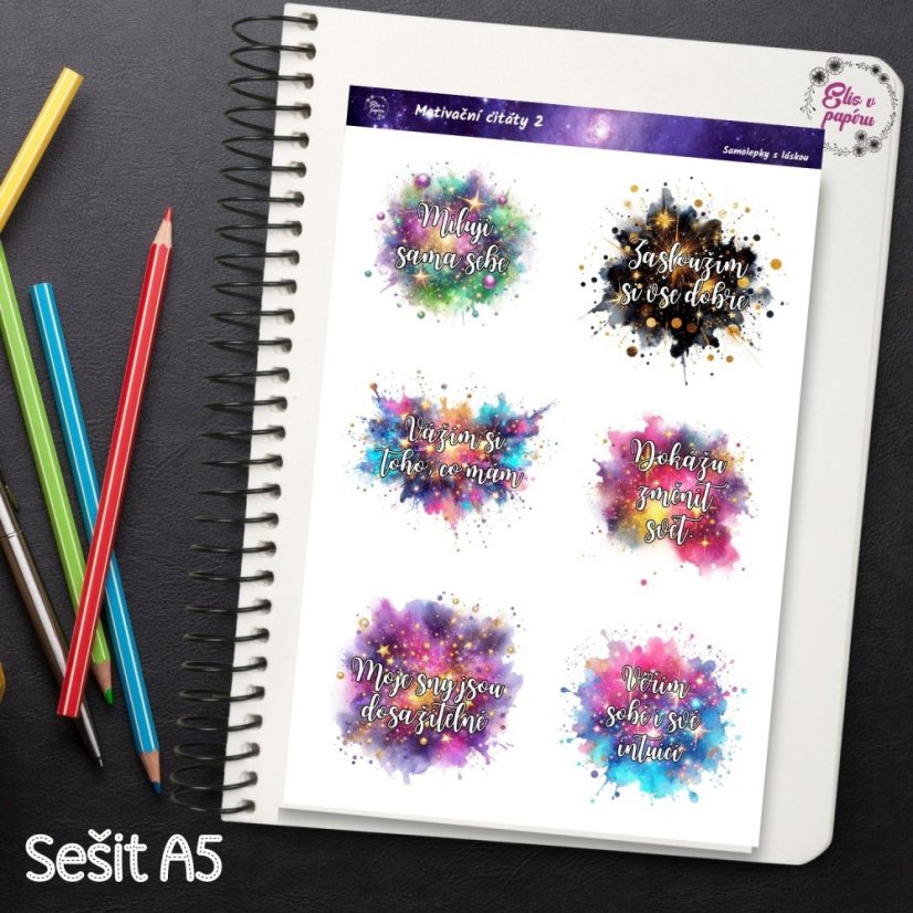 Motivační samolepky s inspirativními citáty a barevnými motivy pro diář, bujo a scrapbook. Dodají tvému plánování pozitivní energii a sebevědomí.