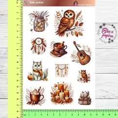 Samolepky zobrazují různé boho motivy spojené s podzimem – sovy, svíčky, dreamcatchery, šálky čaje, kytary a přírodní ozdoby. Každý motiv vyzařuje teplo a pohodu podzimu spojeného s elegantním boho stylem.
