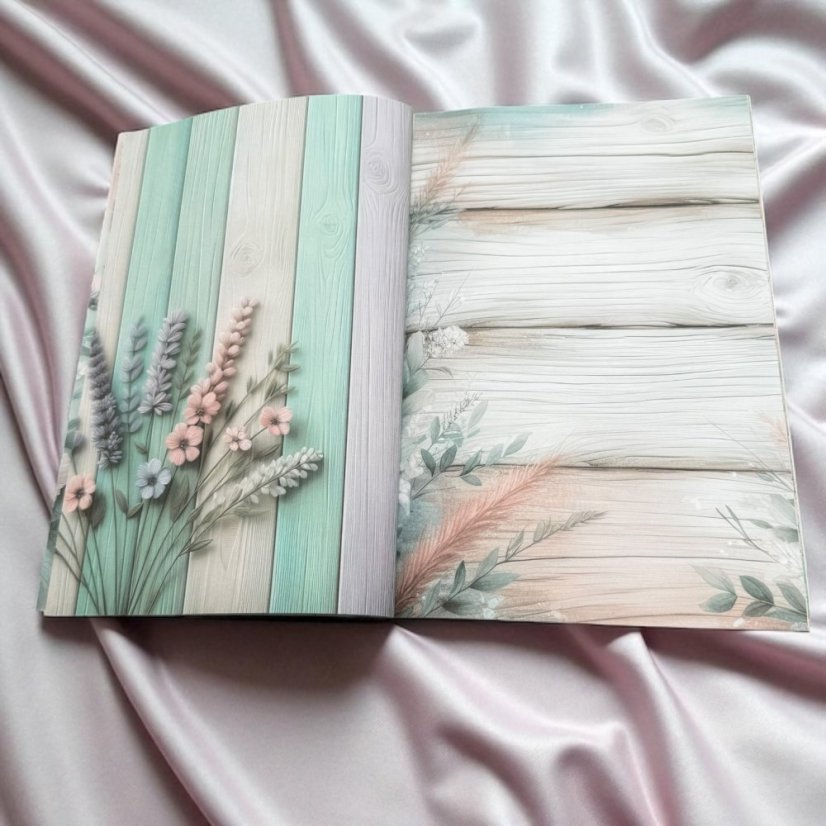 Pastelový sešit plný dřeva