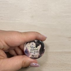 Mám slabost pro draky | Placka se špendlíkem