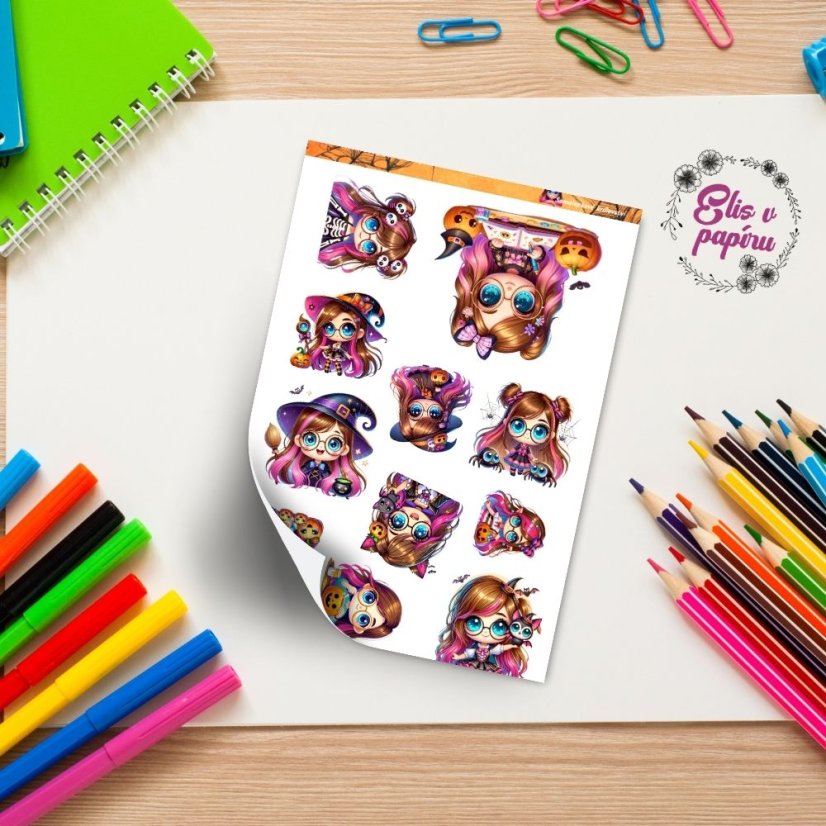 Samolepky zobrazují hravé a roztomilé Halloweenské motivy, jako jsou čarodějnice s růžovými vlasy, strašidla, netopýři a dýně. Každý motiv je barevný a veselý, přináší do Halloweenu lehkost a zábavný prvek.